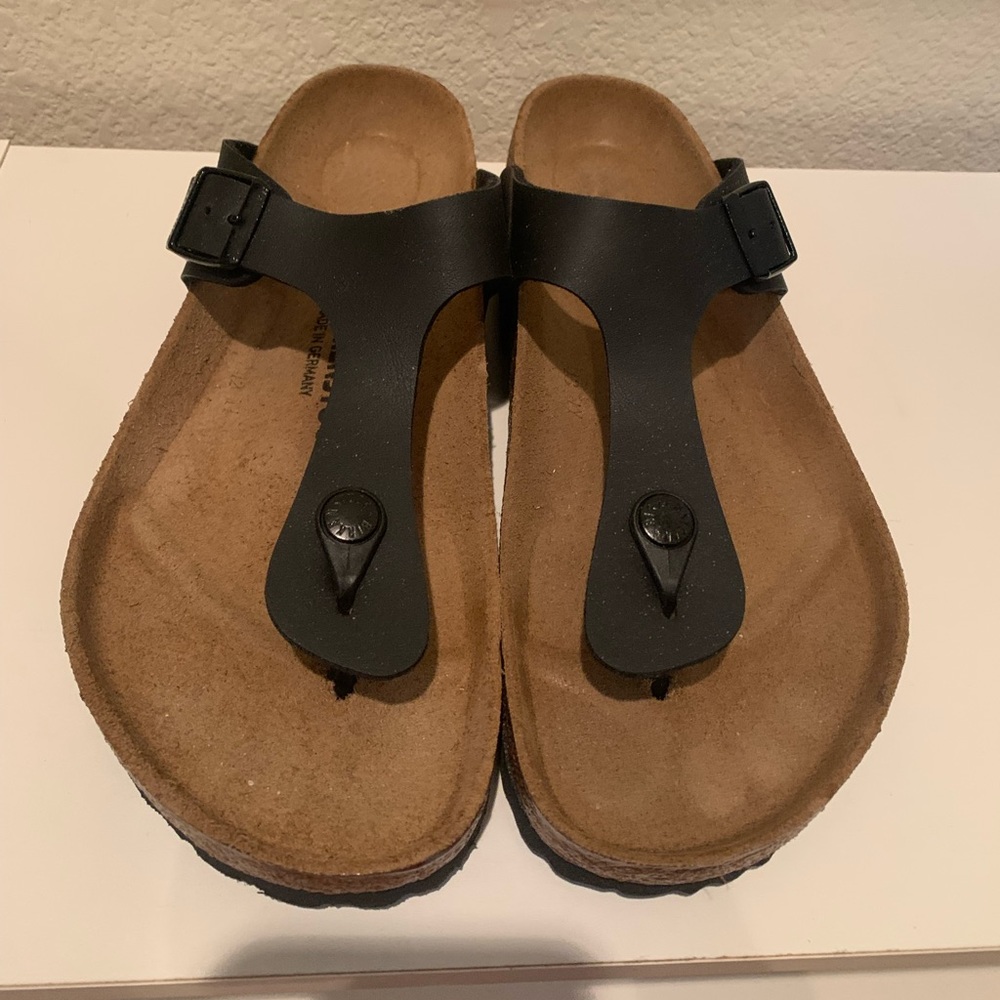 Birkenstock Gizeh Sandals in Black
